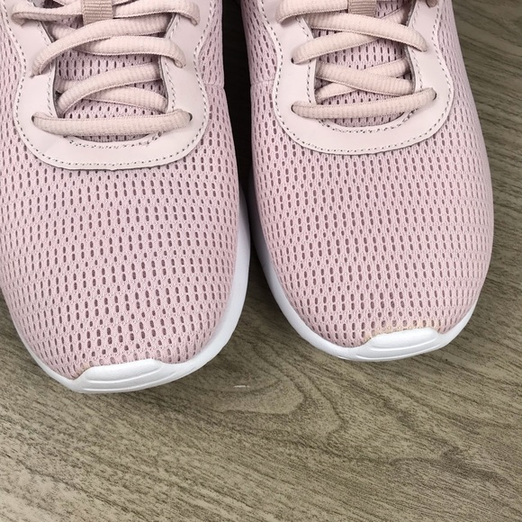 Woman’s Nike Tanjun Sneakers * - Picture 8 of 8